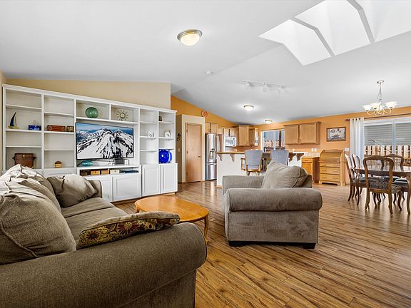 4th image of 1332 NE Pippen Ct
