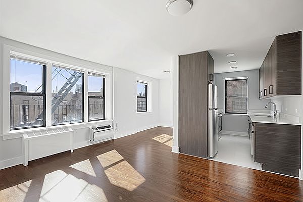1st image of 2400 Webb Ave #6K