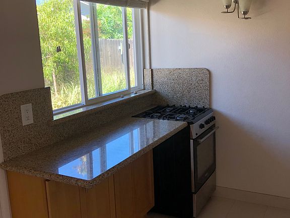 3rd image of 2755 Pierpont Blvd #2755