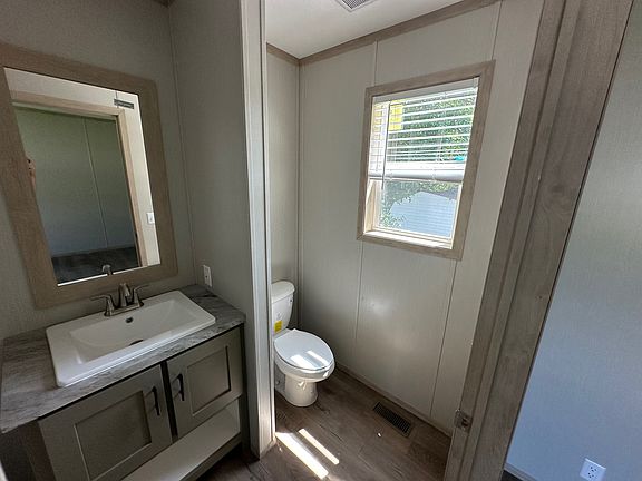 5th image of 273 Oak Lawn Dr