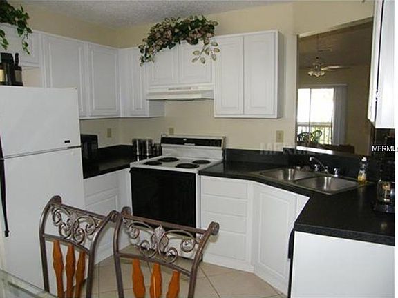 5th image of 3211 Sabal Palms Ct APT B