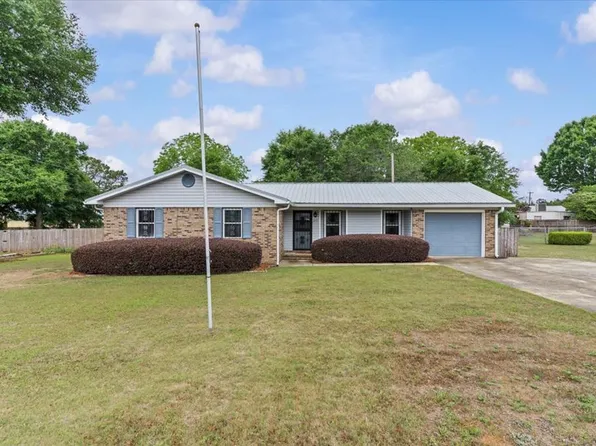 2903 Elderberry Dr, Dothan, AL 36303