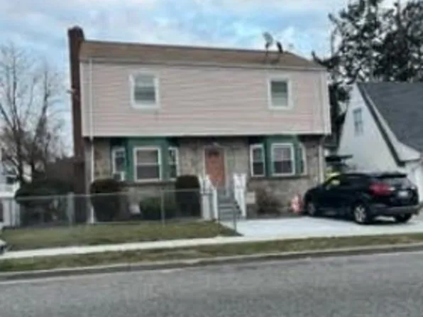 28 Cornwall Ln, Hempstead, NY 11550