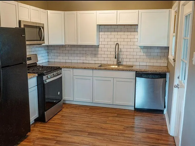1602 W Crockett St — Photo 5