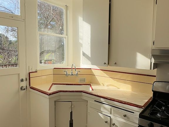 5th image of 27 Home Pl E #27