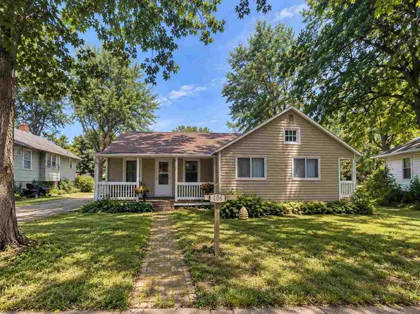 106 E 6th St, Prairie City, IA 50228