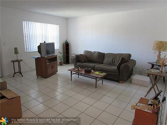 5th image of 2340 NE 9th St APT 209