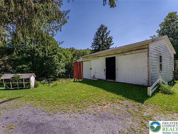 4th image of 210 Snyders Rd