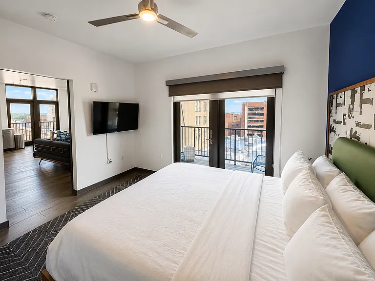 Exhibit A2 Apartments — Photo 32