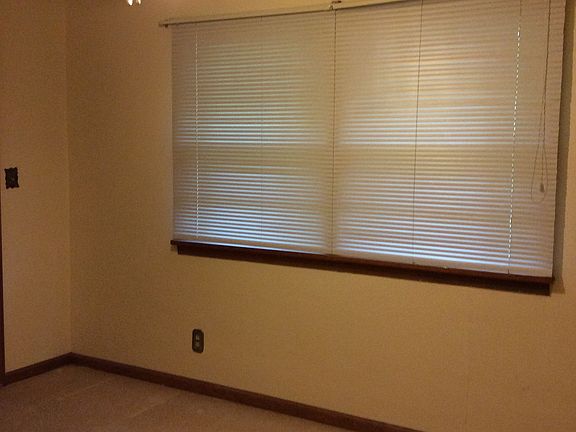 4th image of 1404 Meadowbrook Ln
