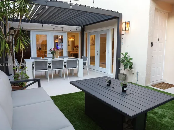 1085 River Birch St, Hollywood, FL 33019