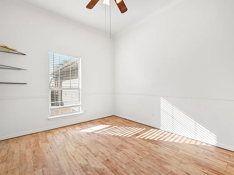 1665 Amberwood Loop — Photo 9