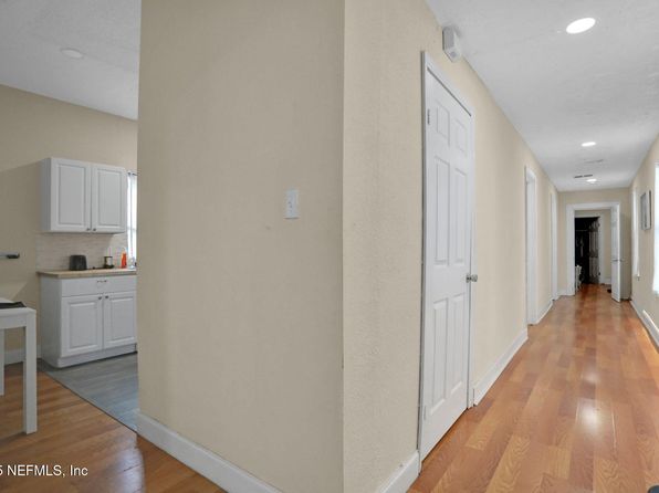 jacksonville-florida-44464440 picture