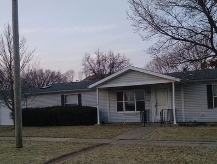 1st image of 300 E Hamilton Ave