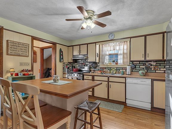 3rd image of 82 Cumberland Ave
