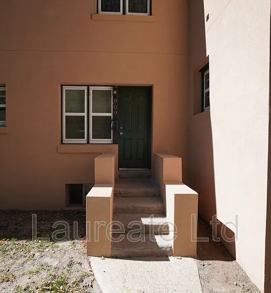 809 N Ogden St — Photo 1