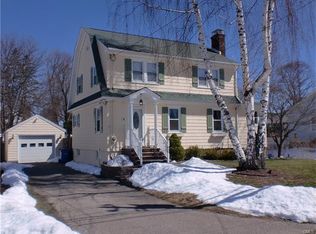 21 Laurel St, Danbury, CT 06810