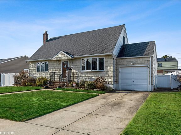 2nd image of 4010 Maywood Dr
