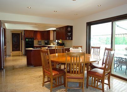 Large kitchen with granit floor