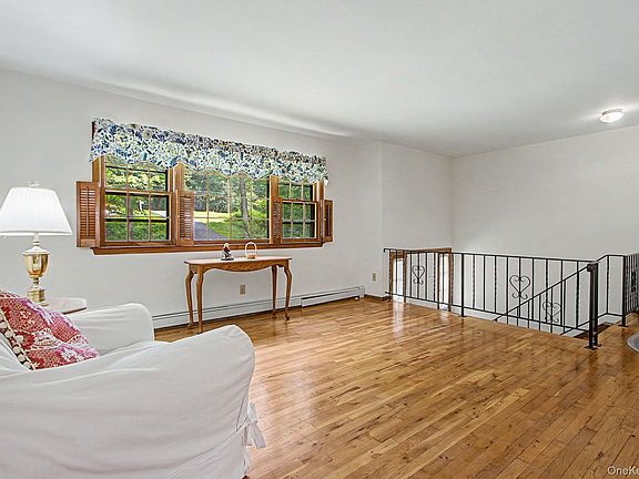 3rd image of 15 Oskar Drive