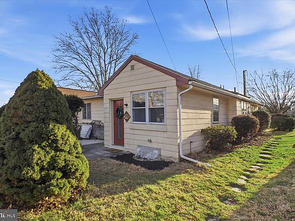 3rd image of 218 Hershey Ave