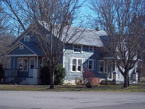 2nd image of 301 S Walnut St