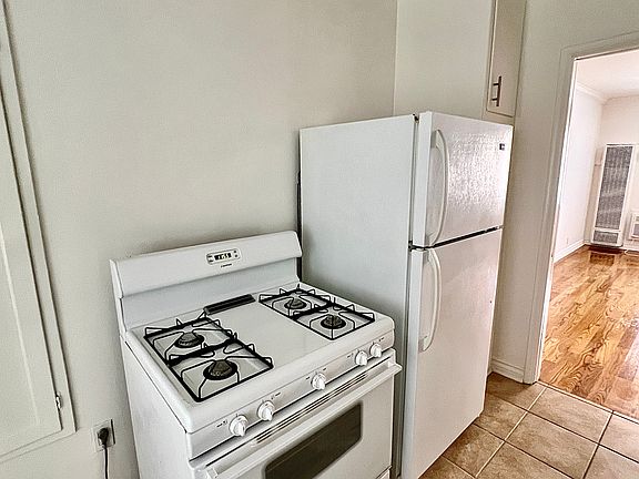 4th image of 6200 Fountain Ave #B37b2cf8c
