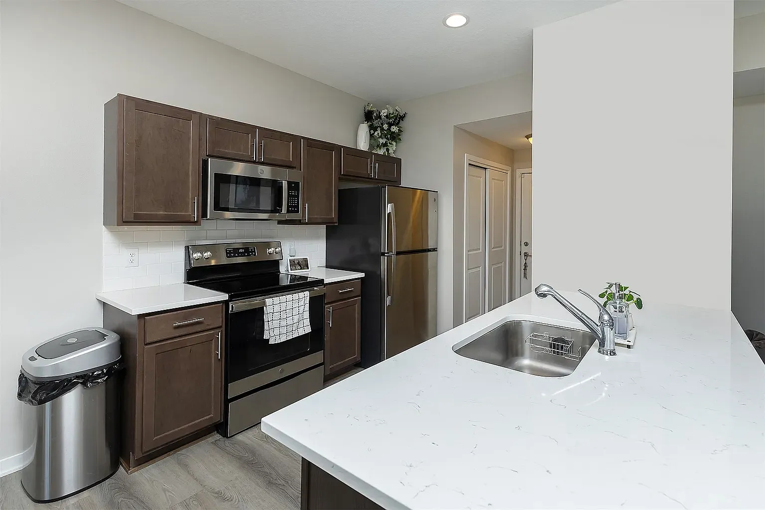 3 bed, 2.5 bath, 1617 sqft, $1,800 — Photo 2