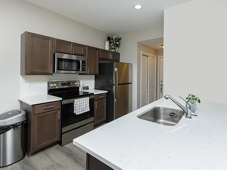 220 Amberwood Dr — Photo 2