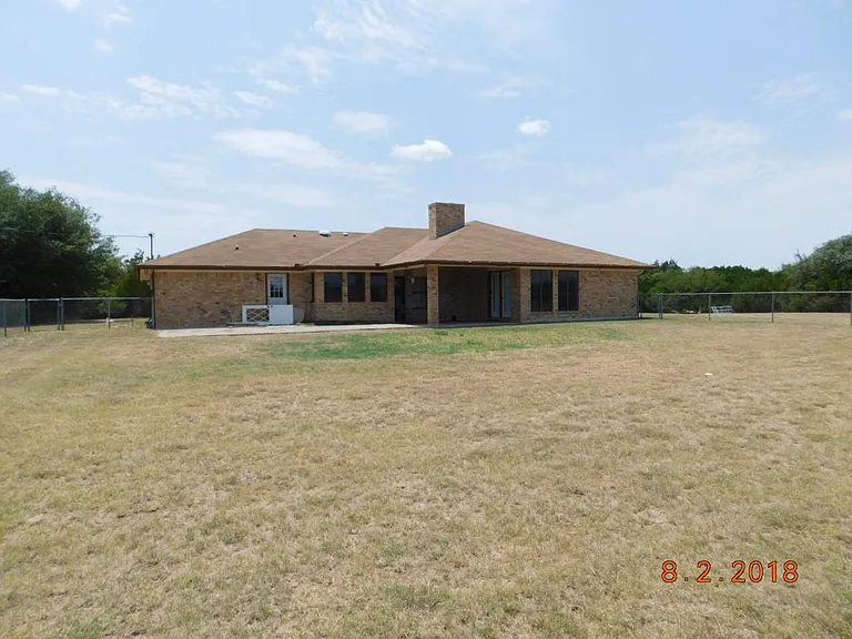 2315 E Highway 190 — Photo 40