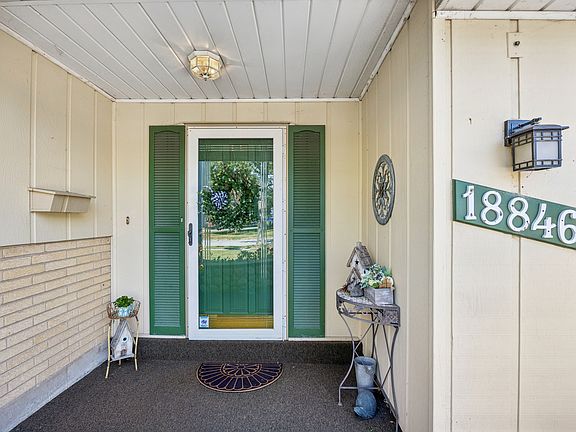 2nd image of 18846 Queens Rd