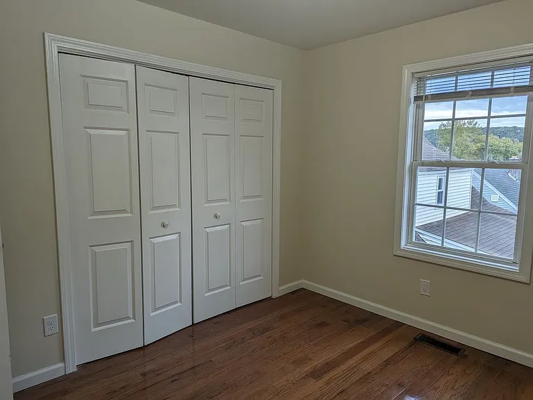 33 Hallock St — Photo 23