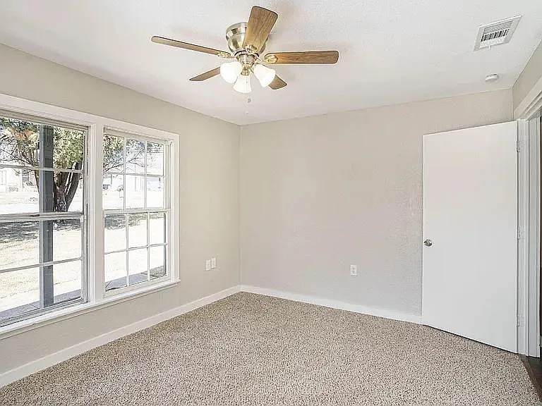 1213 Meadow Park Dr — Photo 9