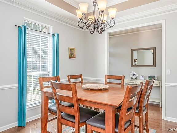 3rd image of 100 Wood Vale Dr