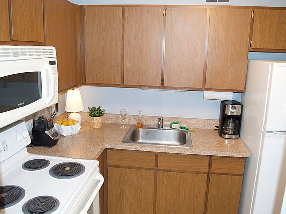 5th image of 2020 N Lincoln Park W APT 17L