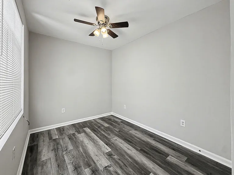 832 49th St NE — Photo 7