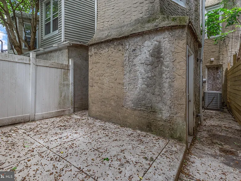 2516 W Master St — Photo 13
