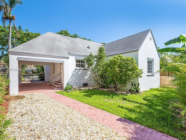 228 SW 23rd Rd #FRONT — Photo 4