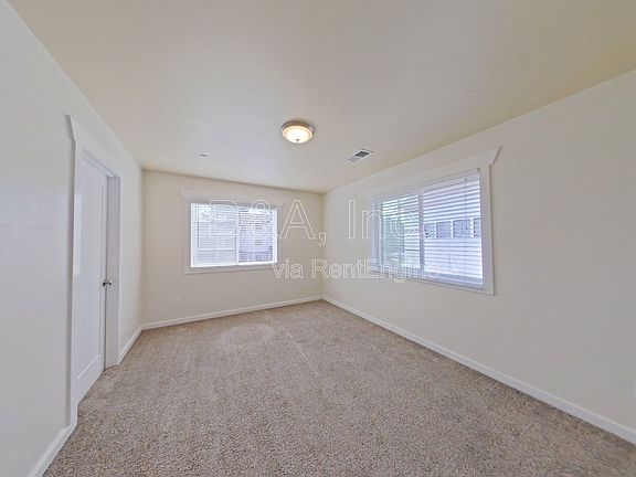 4th image of 620 NW Kings Blvd #200-4