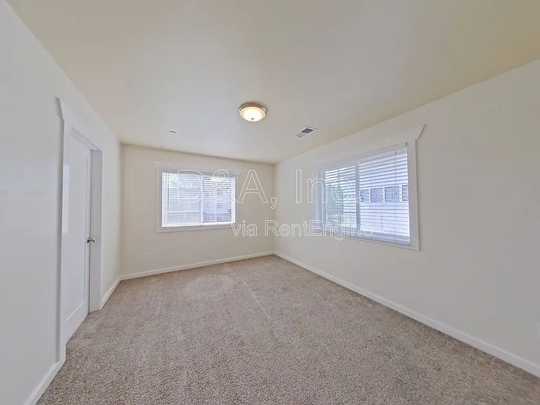 620 NW Kings Blvd #200-4 — Photo 4