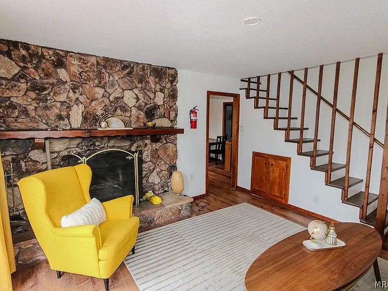 527 Cottage Ln — Photo 13