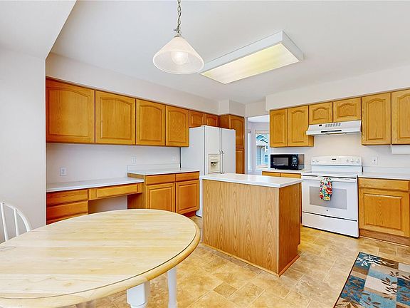 5th image of 820 Redwood Court