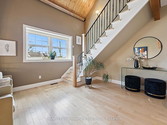 4th image of 12 Glasgow St S #4