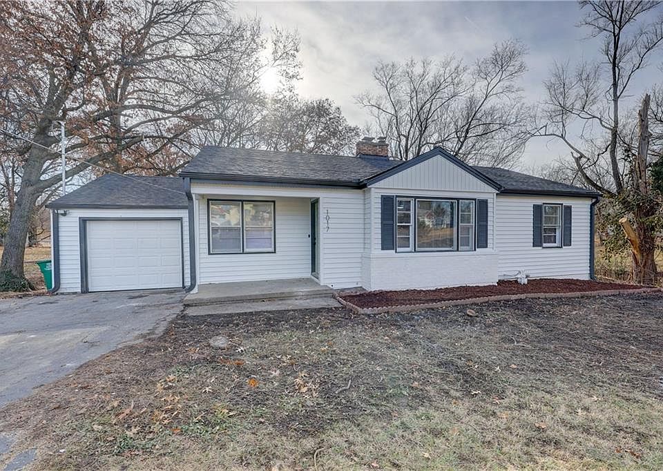 1st image of 1017 NE Shady Lane Dr