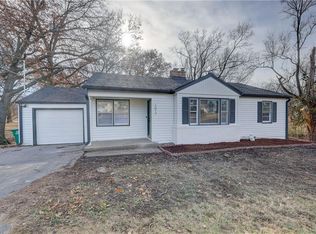 1017 NE Shady Lane Dr, Kansas City, MO 64118