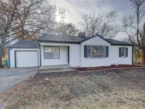 1017 NE Shady Lane Dr, Kansas City, MO 64118