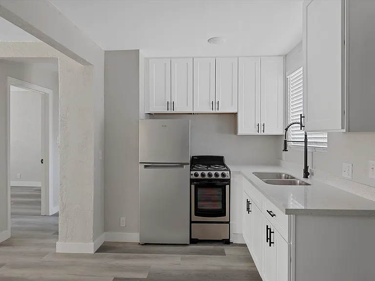 913 S 3rd St E — Photo 10