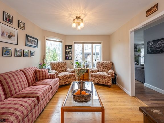 5th image of 35 Turnberry Rd
