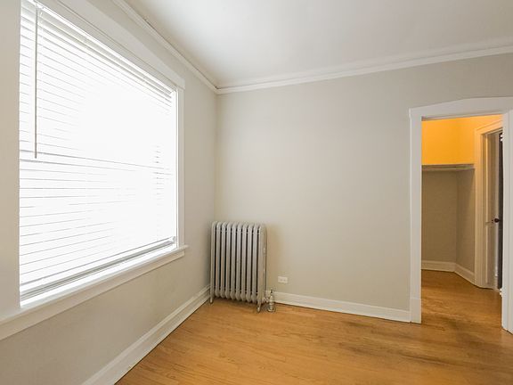 3rd image of 4505 1/2 N Greenview Ave #2SB