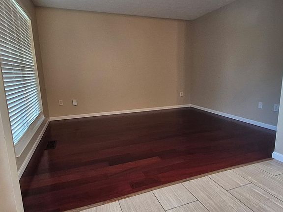 4th image of 2999 Iowa Ct
